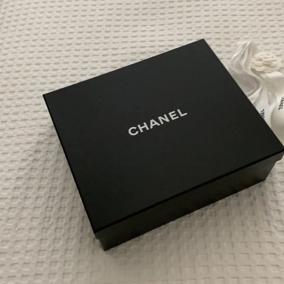 Chanel Dad Sandals Medallion Light Pink Calfskin Size 38.5 NWT - Picture 5 of 13